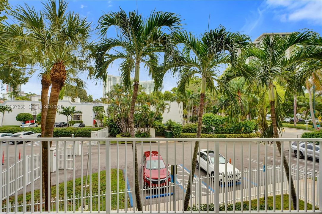 For Sale: $250,000 (2 beds, 2 baths, 1066 Square Feet)