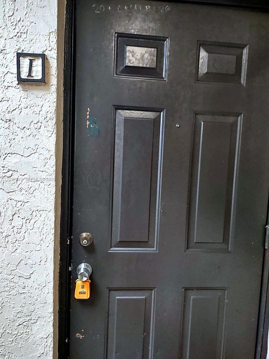 For Rent: $2,000 (2 beds, 2 baths, 807 Square Feet)