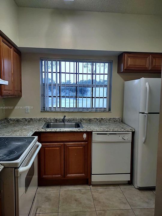 For Rent: $2,000 (2 beds, 2 baths, 807 Square Feet)