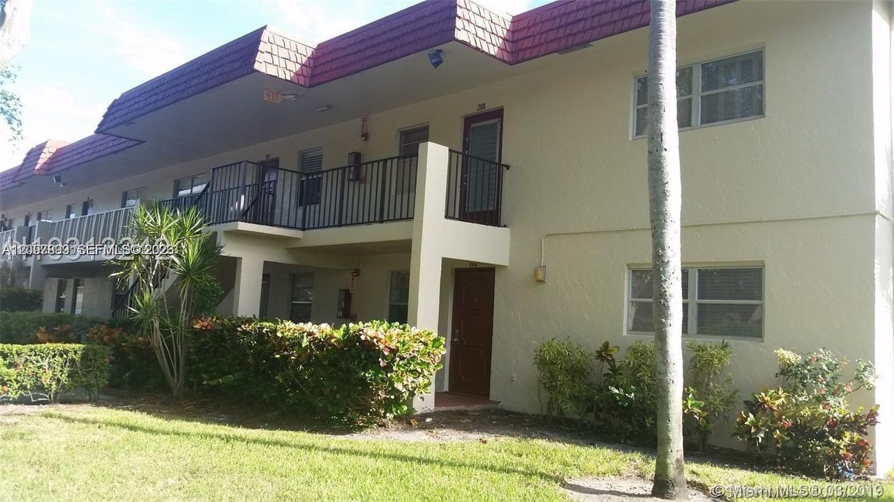 На продажу: $155,000 (2 спален, 2 ванн, 925 Квадратных фут)