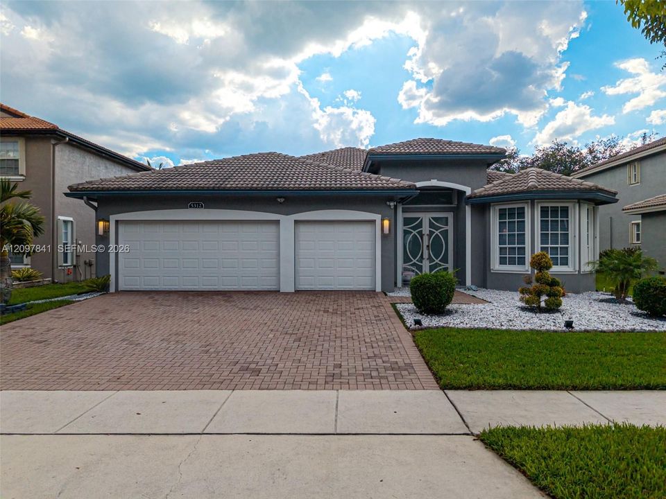 For Sale: $1,077,000 (4 beds, 3 baths, 2551 Square Feet)