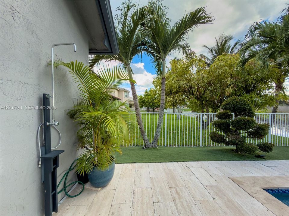 For Sale: $1,077,000 (4 beds, 3 baths, 2551 Square Feet)