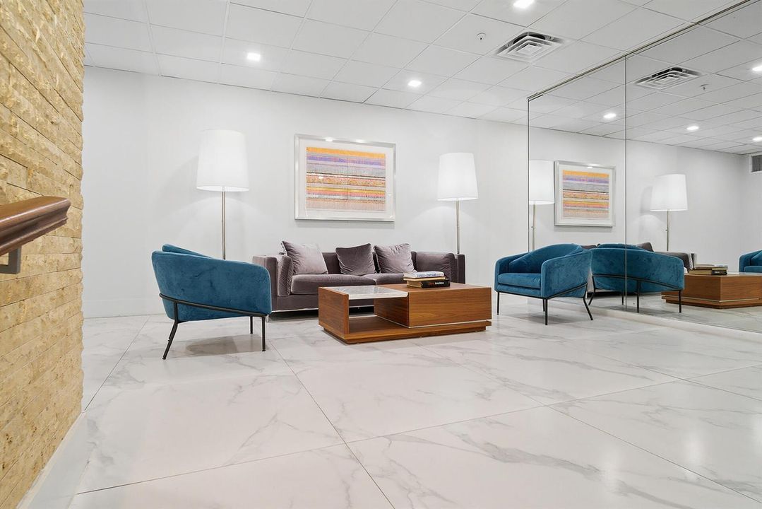 1900-CONSULATE-PLACE-1005-33401-052