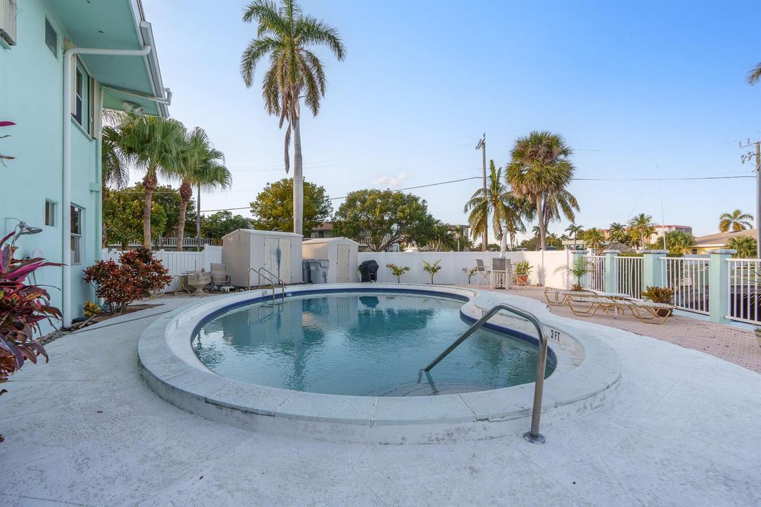810 SE 22 Ave., Pool View
