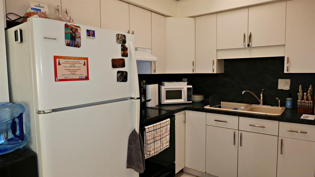 810 SE 22 Ave #202 Kitchen 2