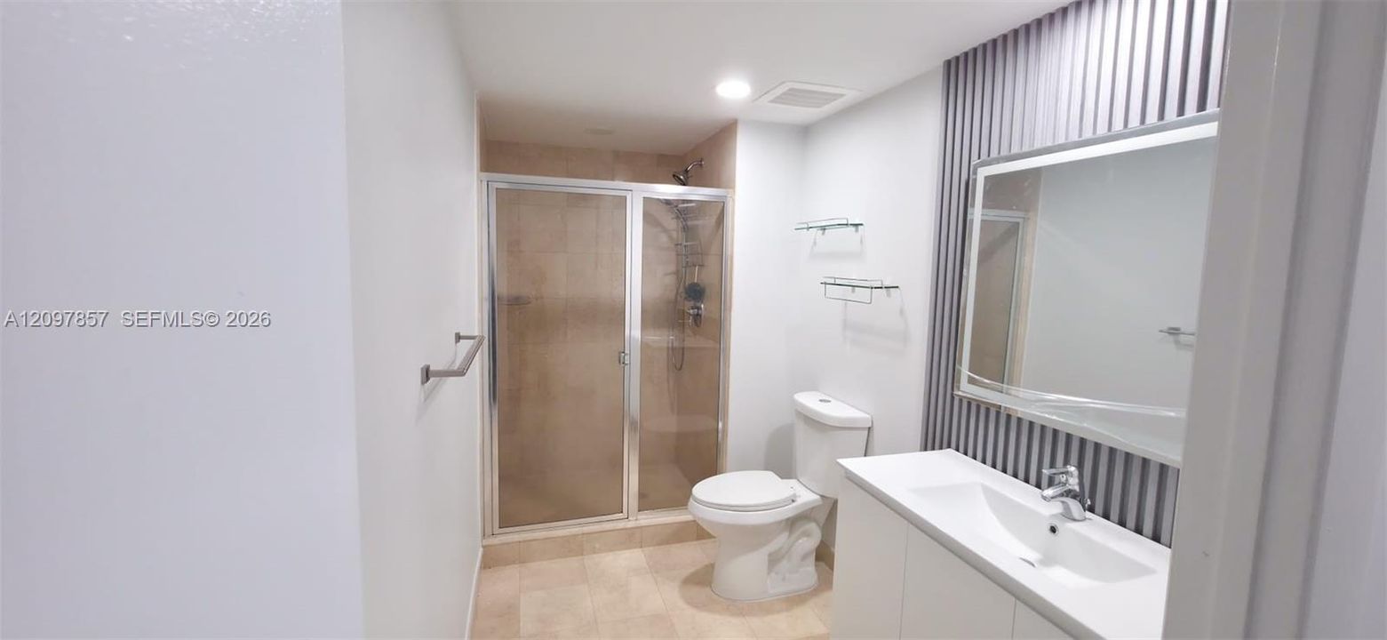 Recently Rented: $4,348 (1 beds, 1 baths, 844 Square Feet)