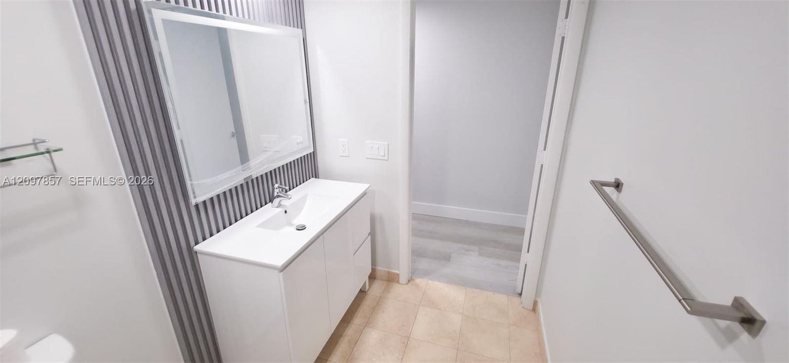 Recently Rented: $4,348 (1 beds, 1 baths, 844 Square Feet)