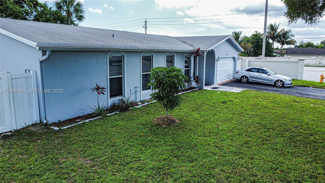 For Sale: $650,000 (4 beds, 2 baths, 1844 Square Feet)