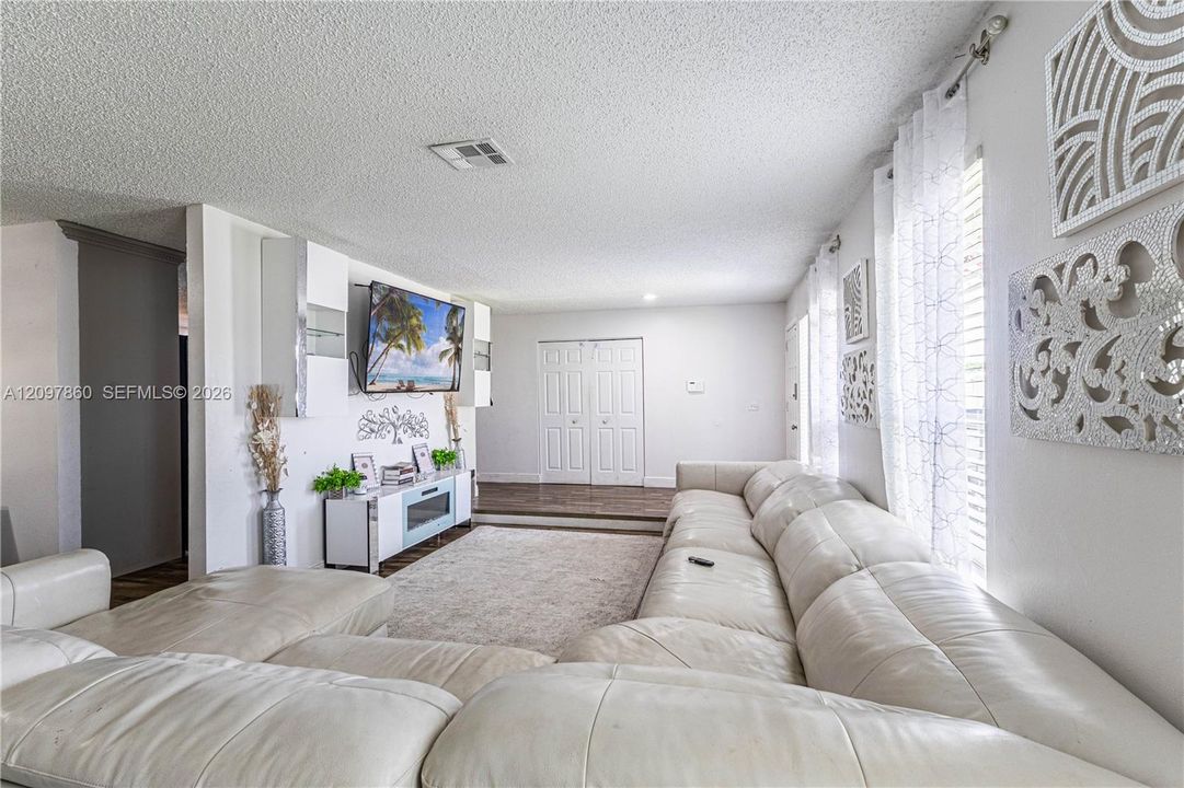 For Sale: $650,000 (4 beds, 2 baths, 1844 Square Feet)