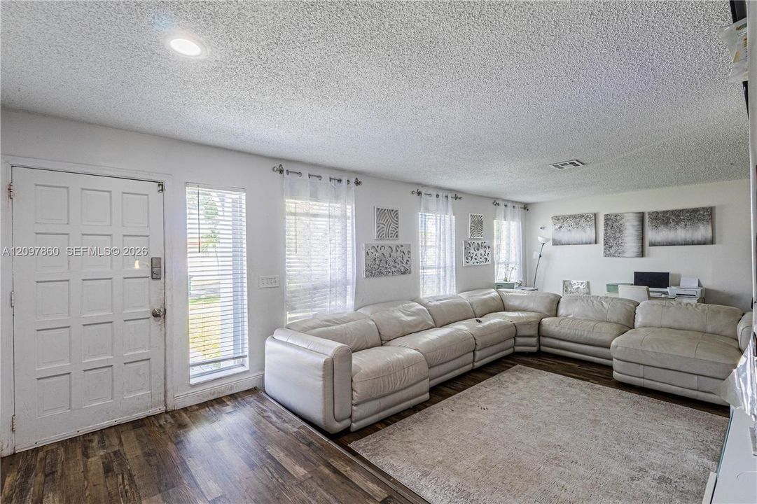 For Sale: $650,000 (4 beds, 2 baths, 1844 Square Feet)