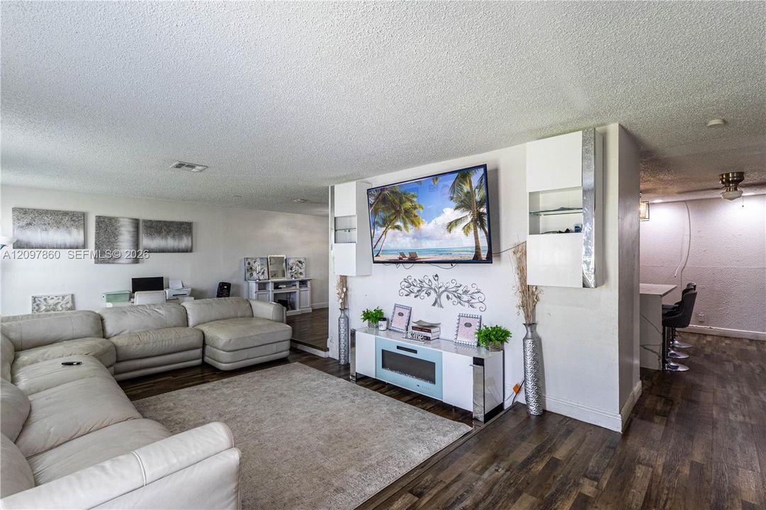 For Sale: $650,000 (4 beds, 2 baths, 1844 Square Feet)
