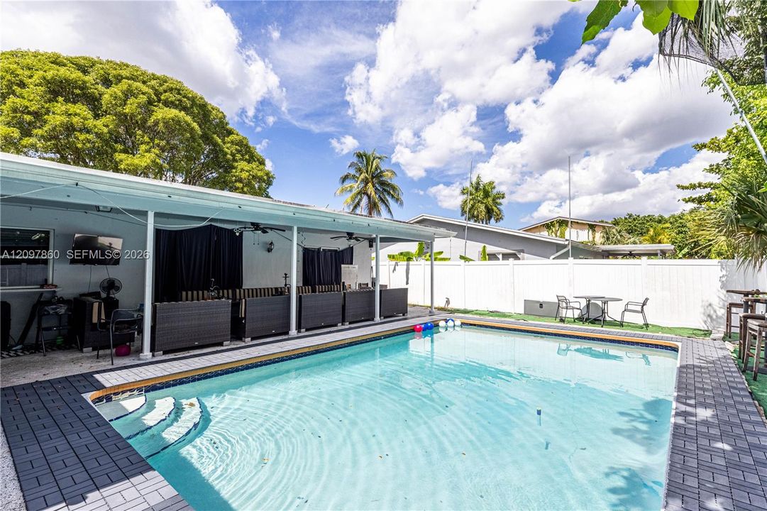 For Sale: $650,000 (4 beds, 2 baths, 1844 Square Feet)