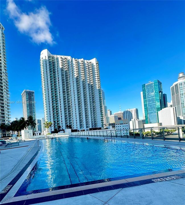 For Rent: $3,150 (1 beds, 1 baths, 754 Square Feet)