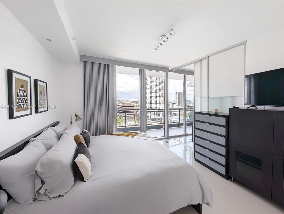 For Rent: $3,150 (1 beds, 1 baths, 754 Square Feet)