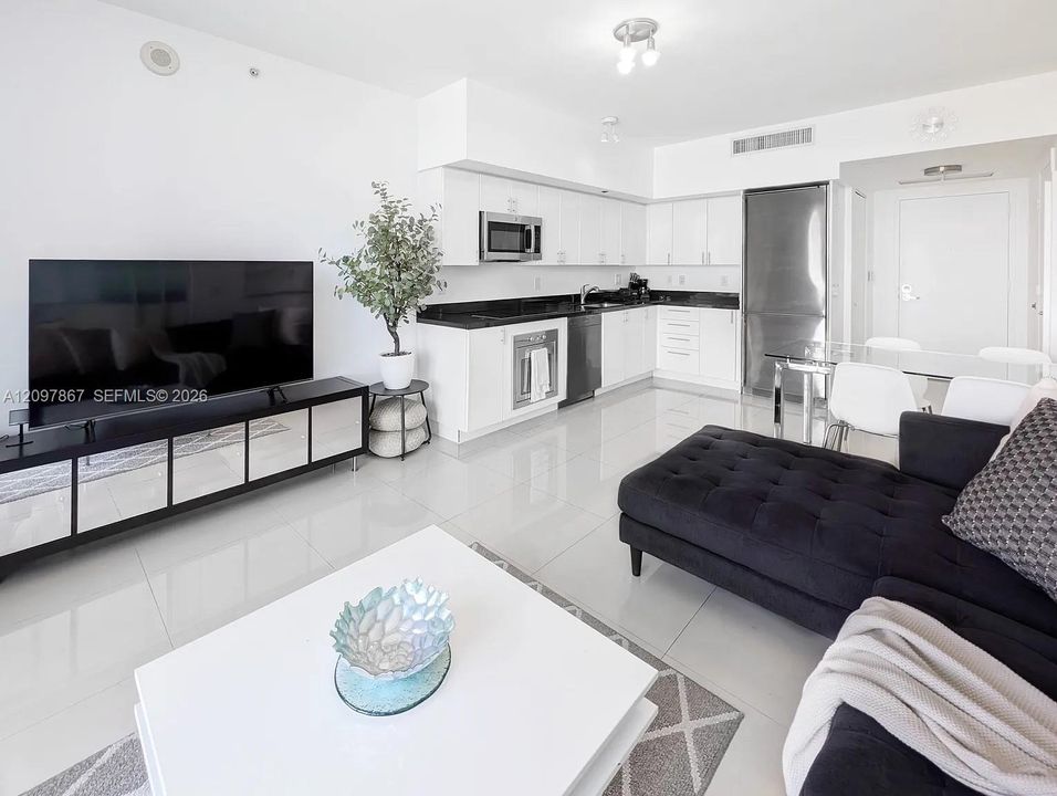 For Rent: $3,150 (1 beds, 1 baths, 754 Square Feet)