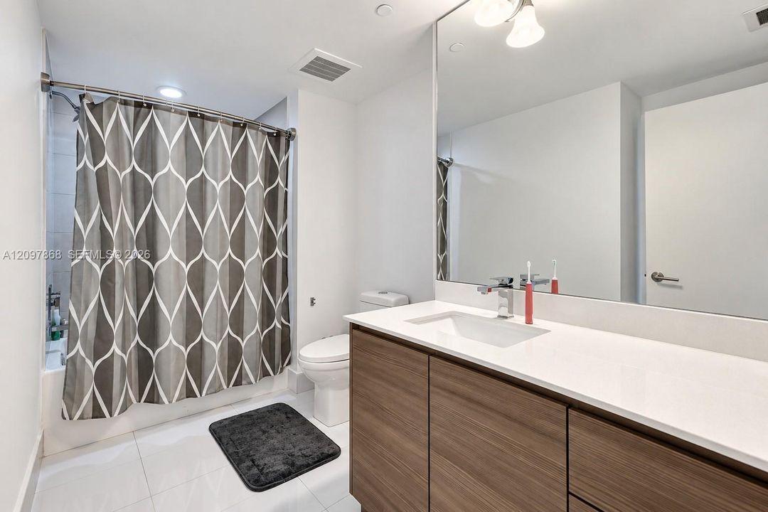 For Sale: $1,000,000 (2 beds, 2 baths, 1107 Square Feet)