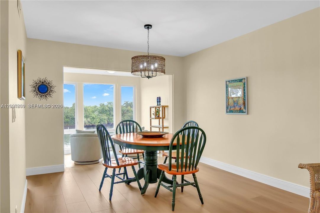 For Sale: $299,000 (1 beds, 1 baths, 950 Square Feet)