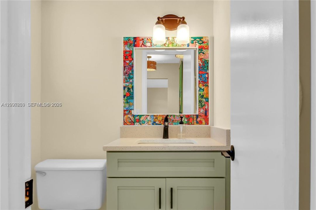 For Sale: $299,000 (1 beds, 1 baths, 950 Square Feet)