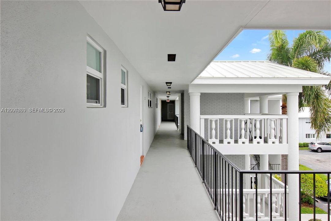 For Sale: $299,000 (1 beds, 1 baths, 950 Square Feet)