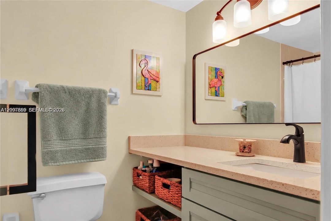 For Sale: $299,000 (1 beds, 1 baths, 950 Square Feet)