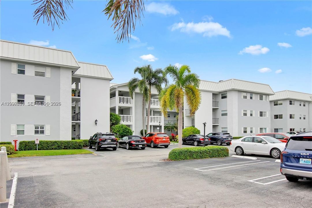 For Sale: $299,000 (1 beds, 1 baths, 950 Square Feet)