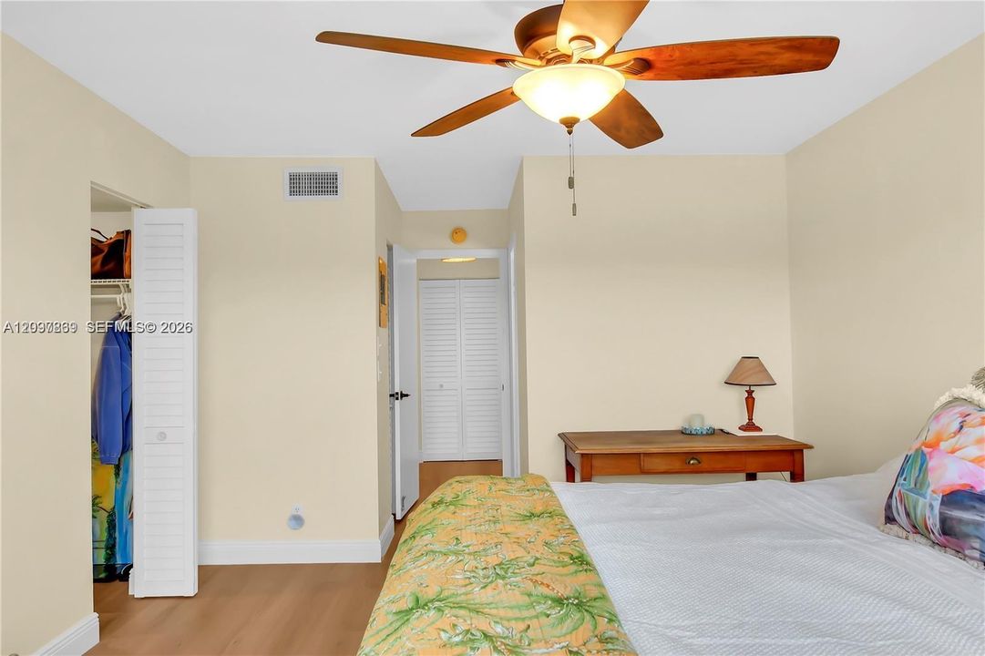 For Sale: $299,000 (1 beds, 1 baths, 950 Square Feet)