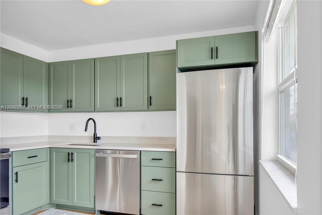 For Sale: $299,000 (1 beds, 1 baths, 950 Square Feet)