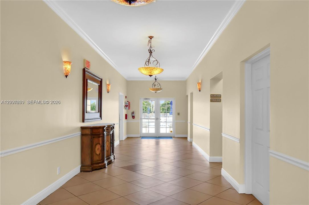 For Sale: $299,000 (1 beds, 1 baths, 950 Square Feet)