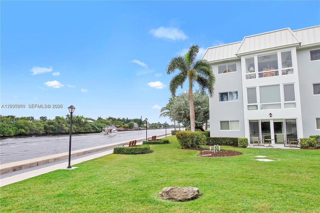 For Sale: $299,000 (1 beds, 1 baths, 950 Square Feet)