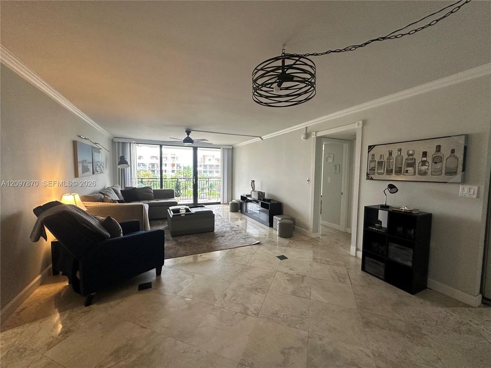 For Sale: $440,000 (2 beds, 2 baths, 1100 Square Feet)