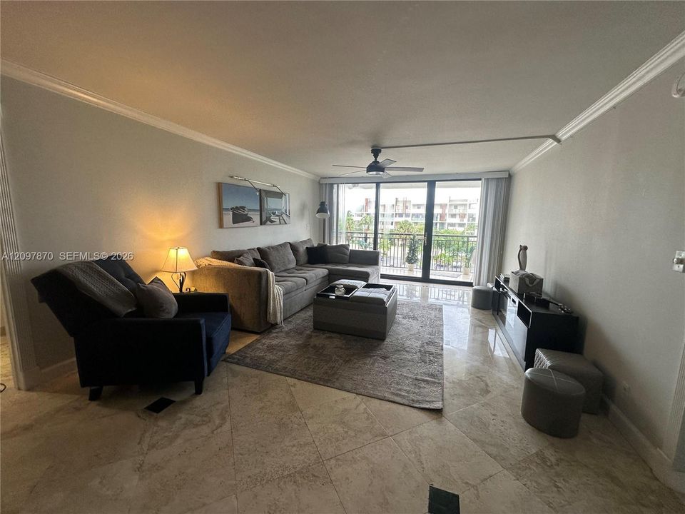 For Sale: $440,000 (2 beds, 2 baths, 1100 Square Feet)