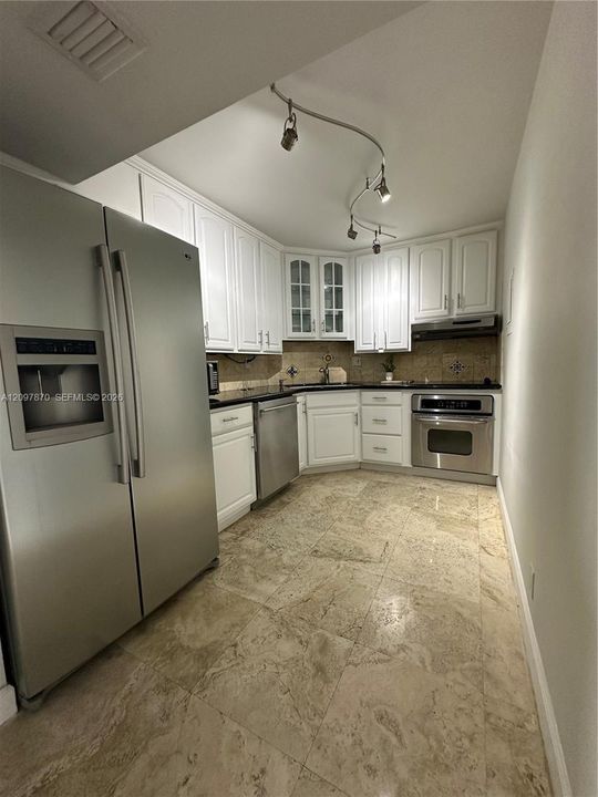 For Sale: $440,000 (2 beds, 2 baths, 1100 Square Feet)