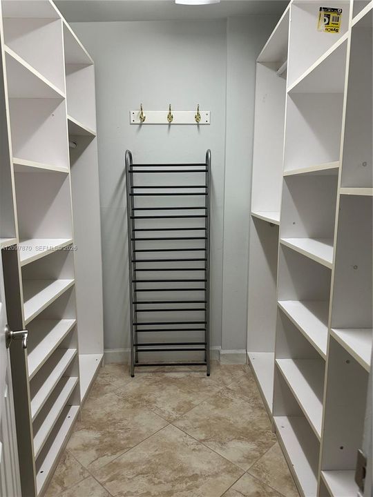 For Sale: $440,000 (2 beds, 2 baths, 1100 Square Feet)