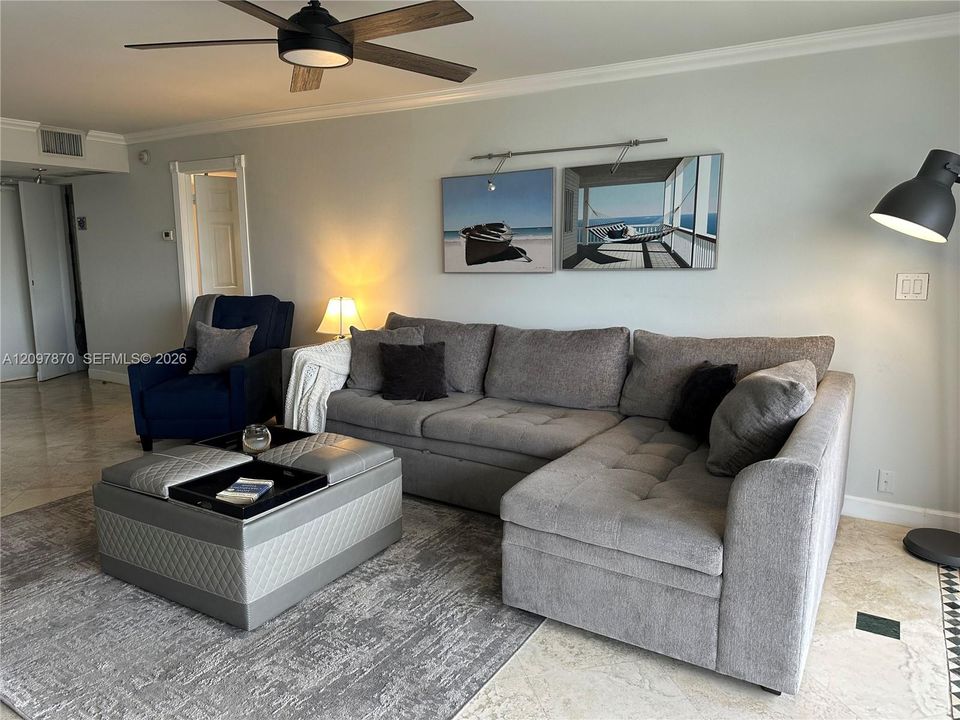 For Sale: $440,000 (2 beds, 2 baths, 1100 Square Feet)