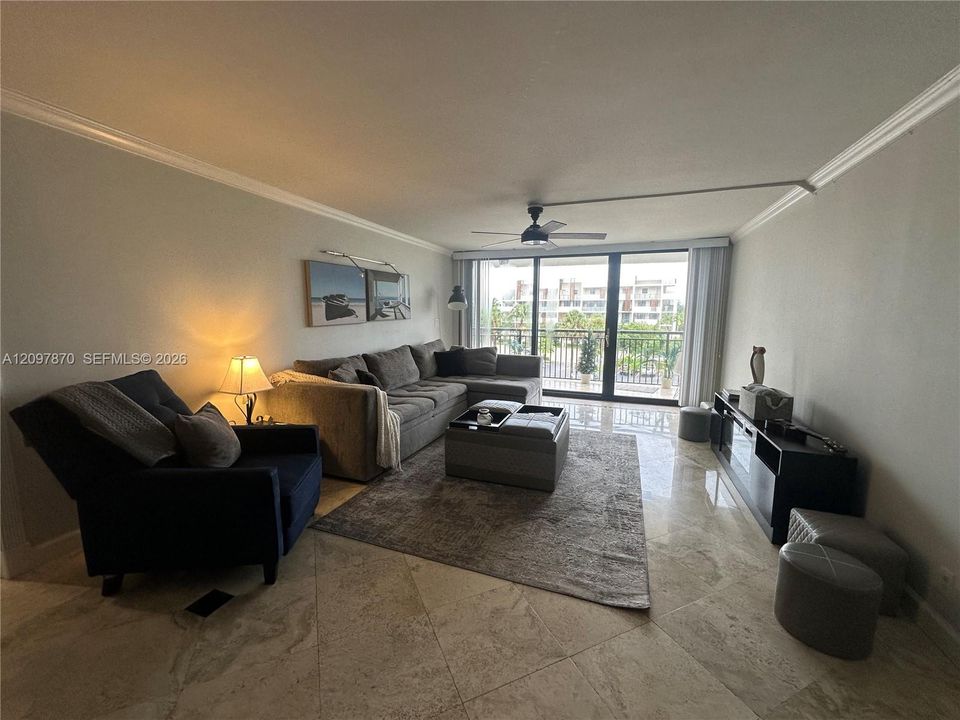 For Sale: $440,000 (2 beds, 2 baths, 1100 Square Feet)