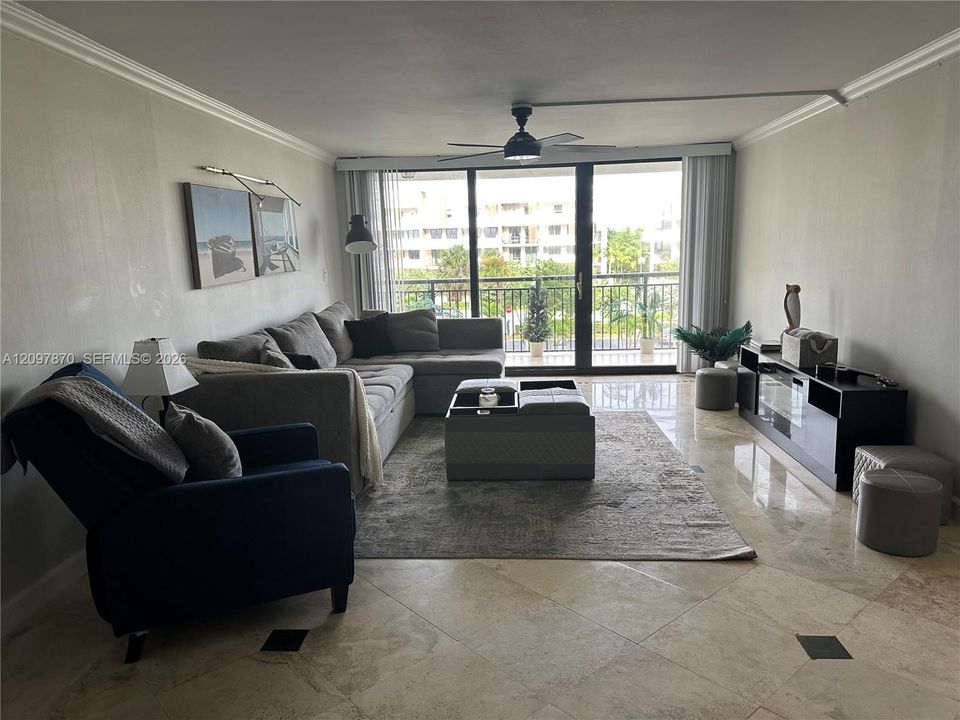 For Sale: $440,000 (2 beds, 2 baths, 1100 Square Feet)