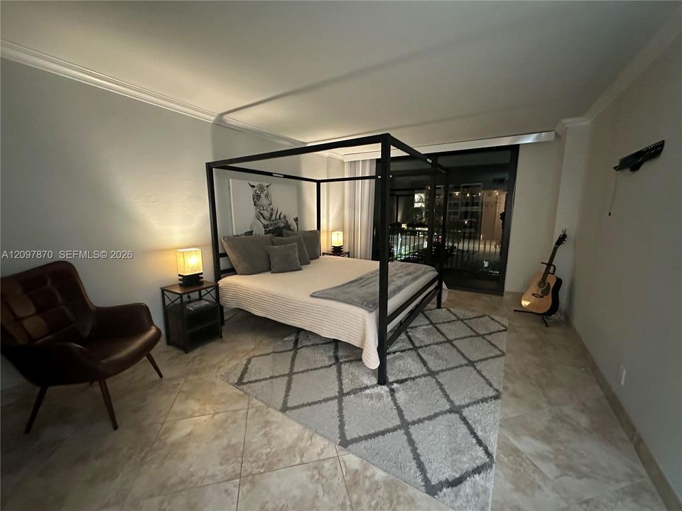 For Sale: $440,000 (2 beds, 2 baths, 1100 Square Feet)