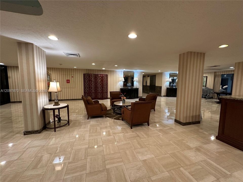 For Sale: $440,000 (2 beds, 2 baths, 1100 Square Feet)