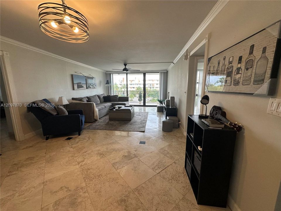 For Sale: $440,000 (2 beds, 2 baths, 1100 Square Feet)