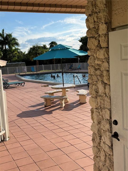 For Rent: $1,895 (1 beds, 1 baths, 870 Square Feet)