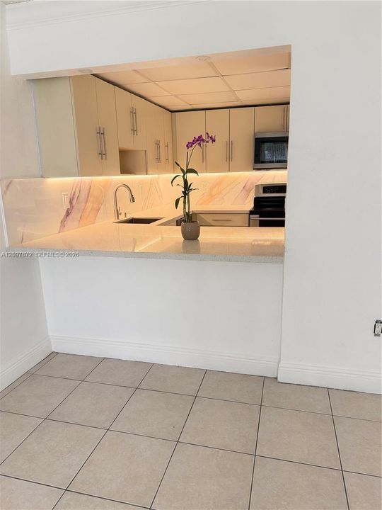 For Rent: $1,895 (1 beds, 1 baths, 870 Square Feet)