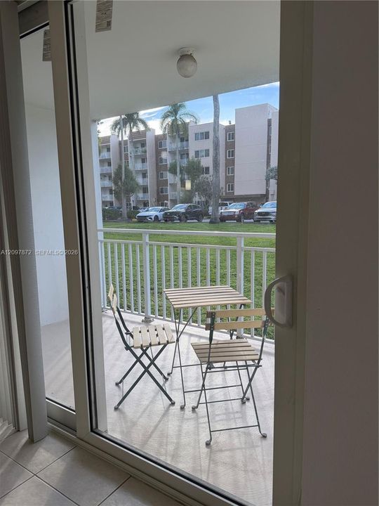 For Rent: $1,895 (1 beds, 1 baths, 870 Square Feet)