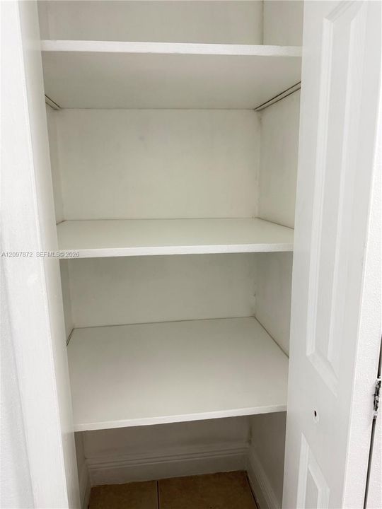 For Rent: $1,895 (1 beds, 1 baths, 870 Square Feet)