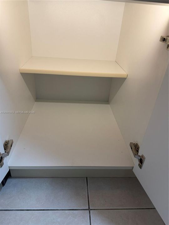 For Rent: $1,895 (1 beds, 1 baths, 870 Square Feet)