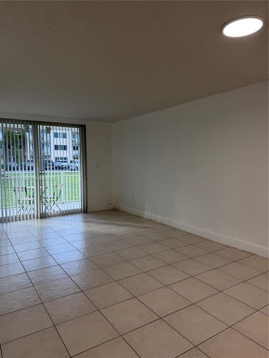 For Rent: $1,895 (1 beds, 1 baths, 870 Square Feet)