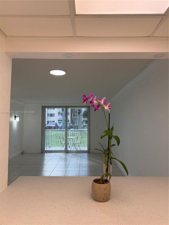 For Rent: $1,895 (1 beds, 1 baths, 870 Square Feet)