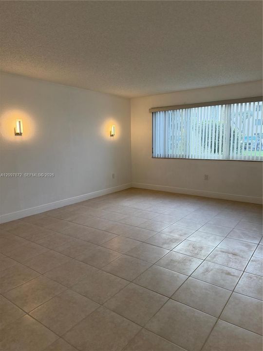 For Rent: $1,895 (1 beds, 1 baths, 870 Square Feet)
