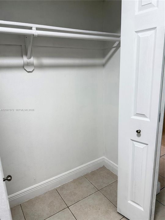 For Rent: $1,895 (1 beds, 1 baths, 870 Square Feet)