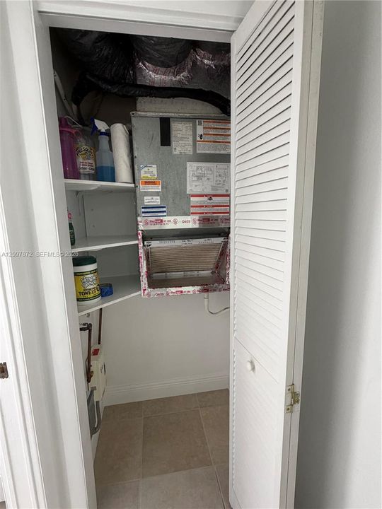 For Rent: $1,895 (1 beds, 1 baths, 870 Square Feet)