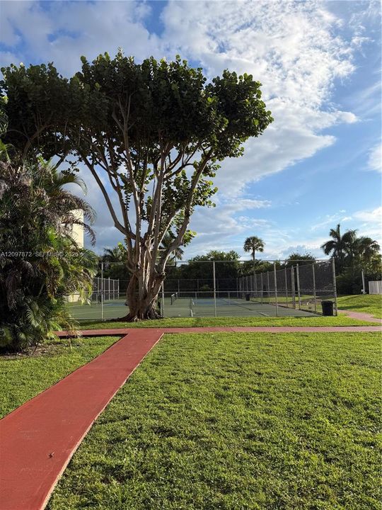 For Rent: $1,895 (1 beds, 1 baths, 870 Square Feet)